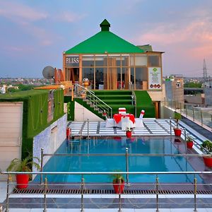 Hotel Sallow Royal Suites